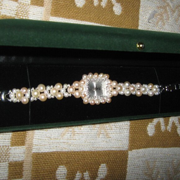 NWOT Vintage Faux Peach and Cream Pearl Ladies Dress Watch with Case - Picture 1 of 5